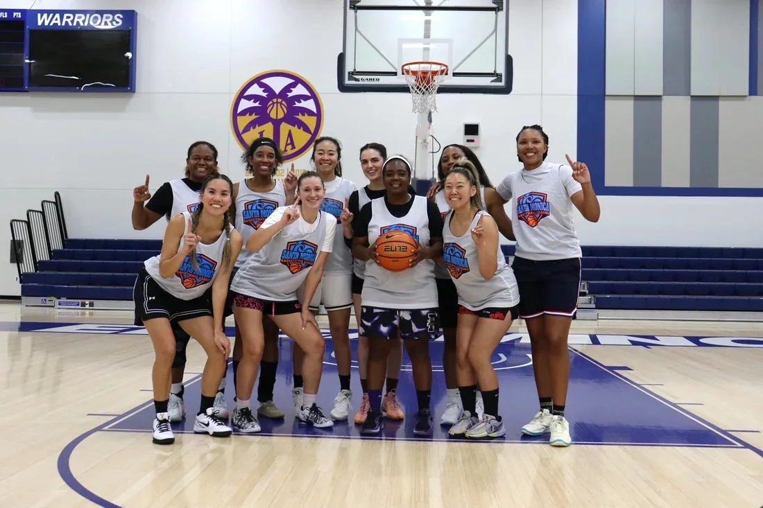 Santa Monica Basketball League women’s team posing together on the court